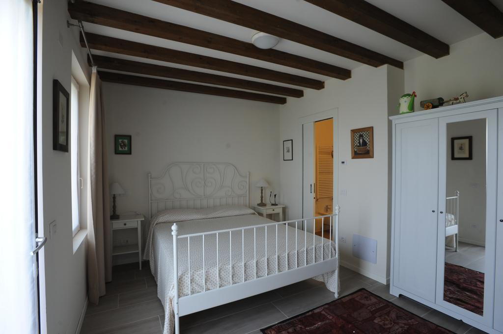 Monte Maino Bed & Breakfast Desenzano del Garda Ruang foto