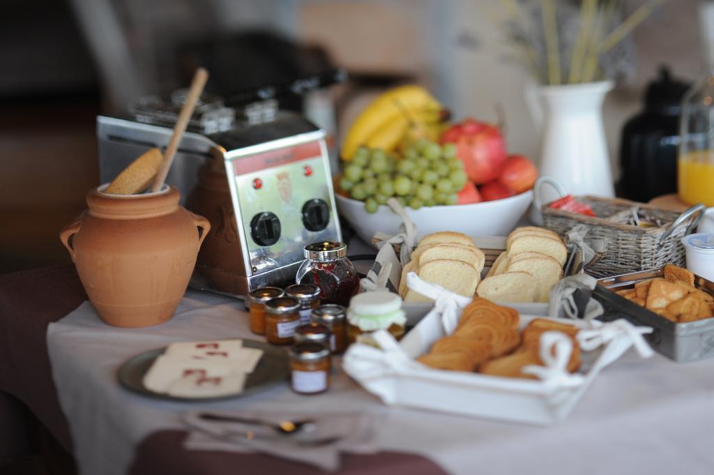 Monte Maino Bed & Breakfast Desenzano del Garda Bagian luar foto
