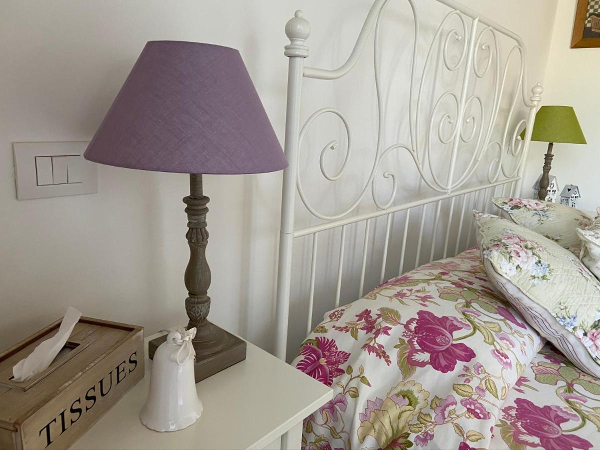 Monte Maino Bed & Breakfast Desenzano del Garda Bagian luar foto