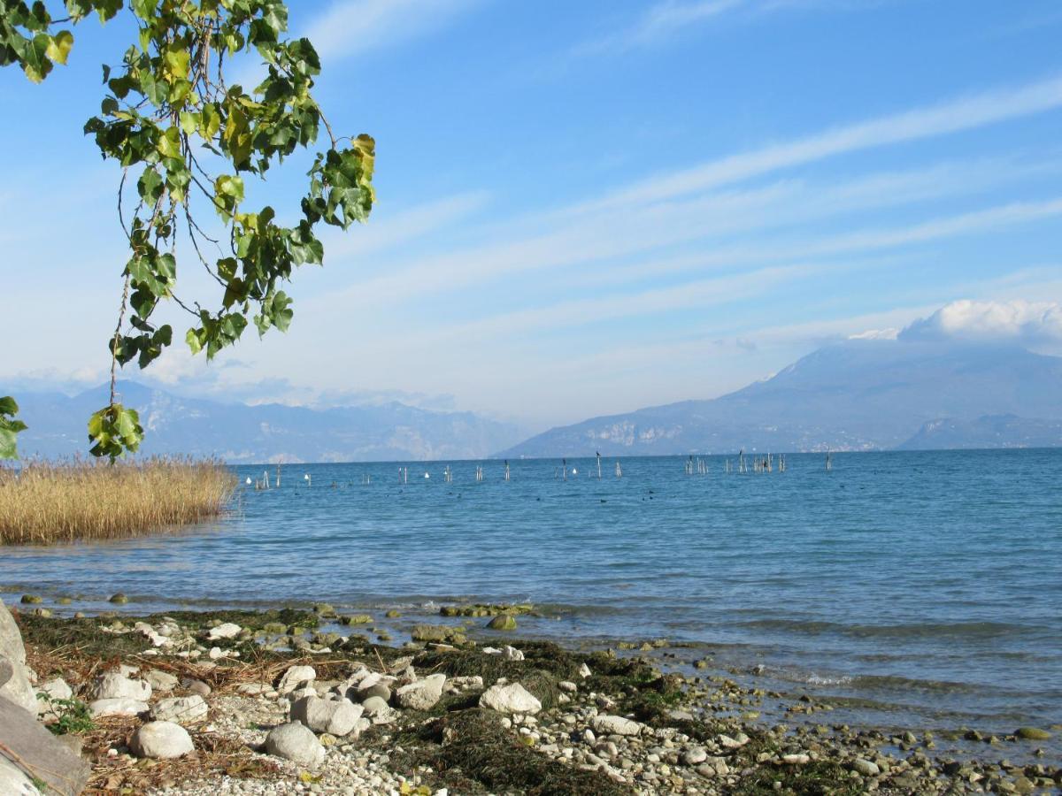 Monte Maino Bed & Breakfast Desenzano del Garda Bagian luar foto